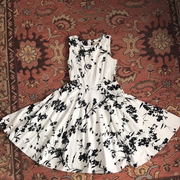 Grace Karin Dresses & Skirts - Grace Karin A line Flare Floral Dress B&W size Lar